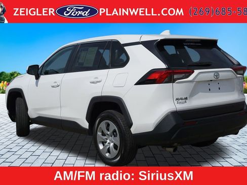 Used 2022 Toyota RAV4 LE FWD image 3