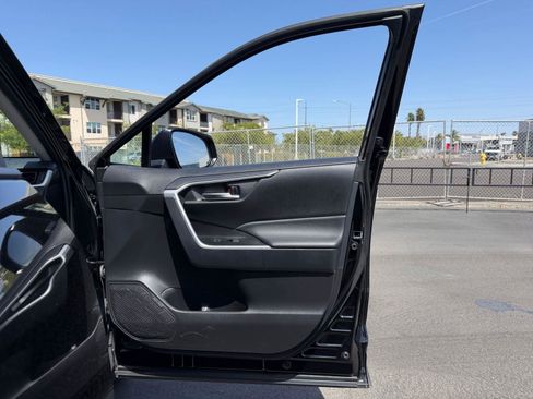 Certified 2025 Toyota RAV4 XLE w/ Convenience Package image 15