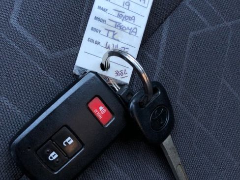 Used 2019 Toyota Tacoma 4x4 Double Cab image 36