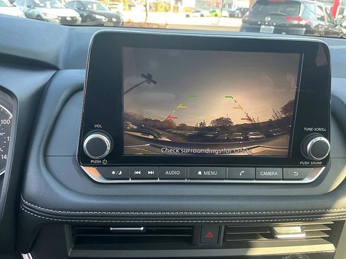 Certified 2024 Nissan Rogue SV image 17