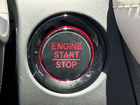 Certified 2025 Honda HR-V LX image 36