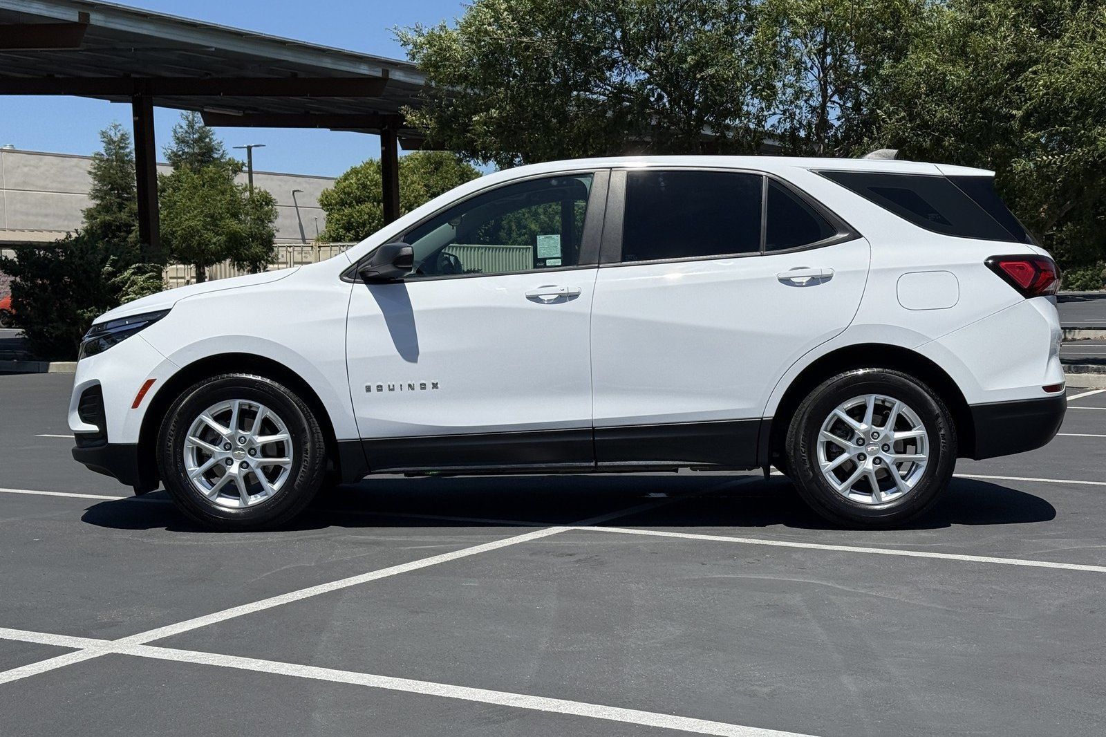 Used 2024 Chevrolet Equinox LS FWD image 13
