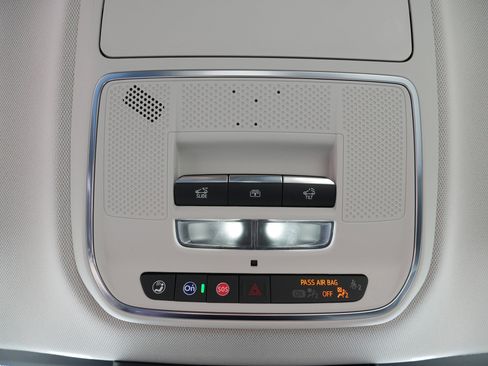 Certified 2025 GMC Acadia Denali w/ Super Cruise Package image 32