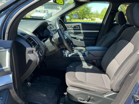 Used 2018 Ford Explorer XLT w/ Equipment Group 201A AWD/4WD image 10