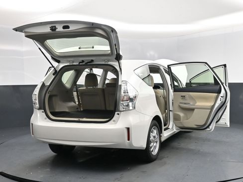 Used 2012 Toyota Prius V Five image 19