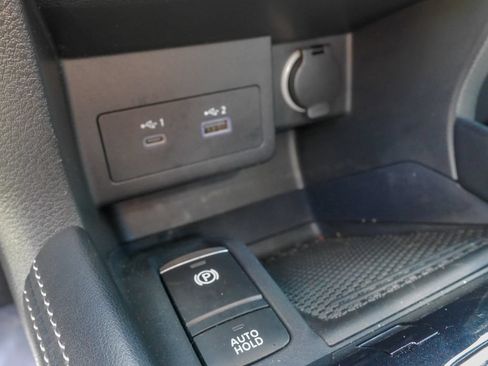 Used 2022 Nissan Kicks SR w/ Premium Package FWD image 26