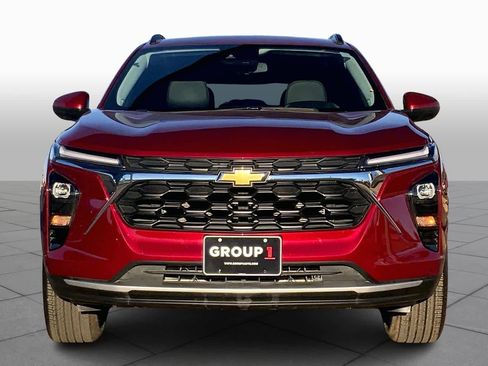 Used 2025 Chevrolet Trax LT image 4