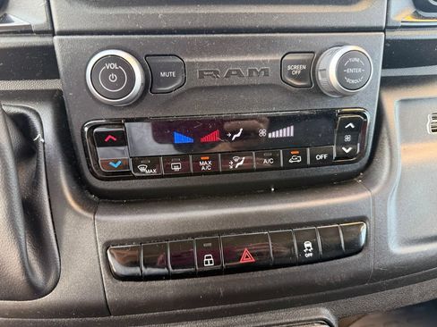 Used 2025 RAM ProMaster 2500 w/ U-Haul Equipment Group FWD image 18