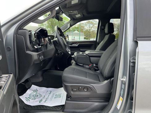 Used 2025 Chevrolet Silverado 1500 LT RWD image 18