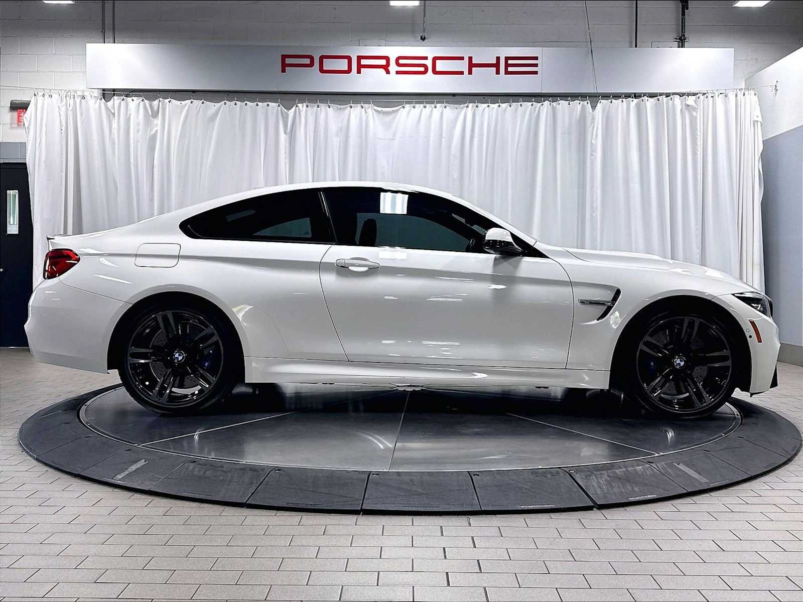 Used 2019 BMW M4 Coupe w/ Executive Package RWD image 10