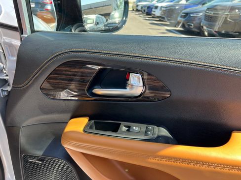 Used 2023 Chrysler Pacifica Pinnacle FWD image 79