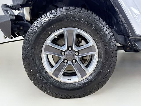 Used 2020 Jeep Wrangler Unlimited Sahara image 27