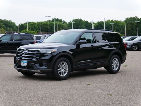 Used 2026 Ford Explorer Active AWD/4WD image 3
