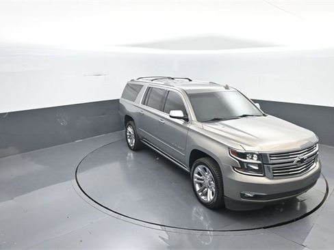 Used 2019 Chevrolet Suburban Premier w/ Premier Plus Edition image 21