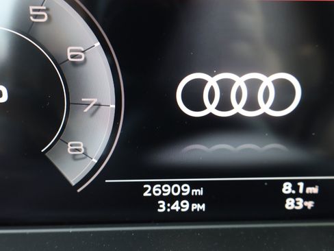 Used 2024 Audi Q5 2.0T Premium Plus w/ Premium Plus Package AWD/4WD image 11