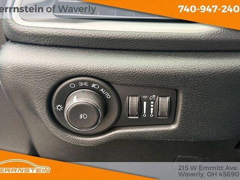 New 2026 Chrysler Pacifica Select image 17