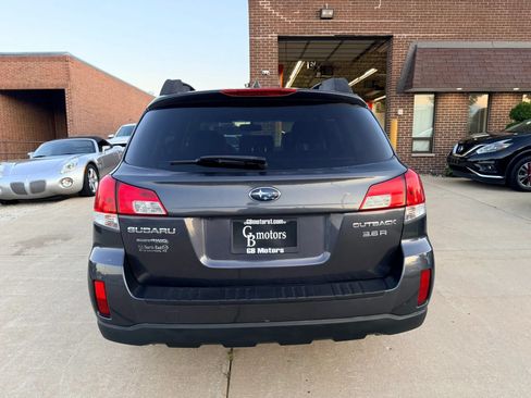 Used 2012 Subaru Outback 3.6R Limited w/ Moonroof Pkg AWD/4WD image 4