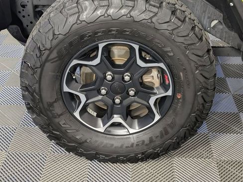 Used 2023 Jeep Wrangler Unlimited Rubicon w/ Cold Weather Group AWD/4WD image 8