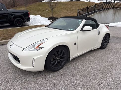 Used 2016 Nissan 370Z Touring image 6
