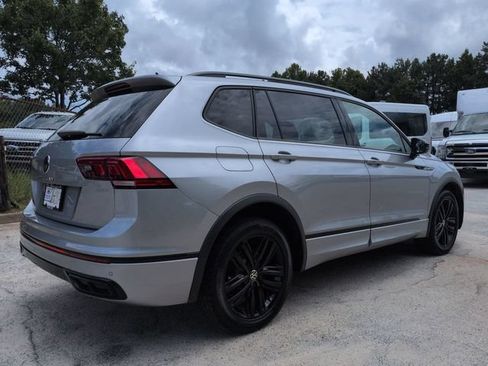 Used 2022 Volkswagen Tiguan SE R-Line FWD image 4