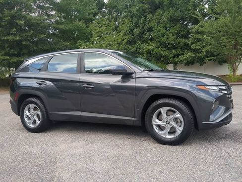 Used 2024 Hyundai Tucson SE FWD image 2