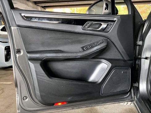 Used 2018 Porsche Macan image 21