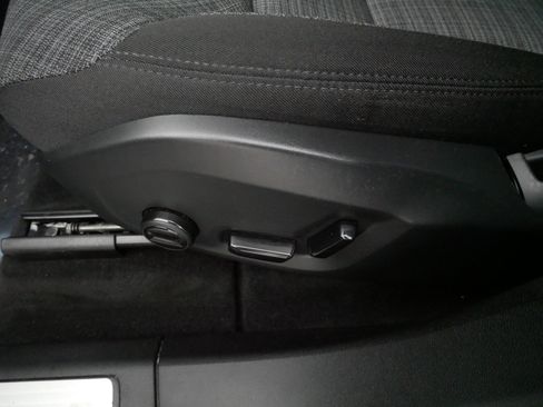 Used 2023 Volvo XC60 B5 Core image 20