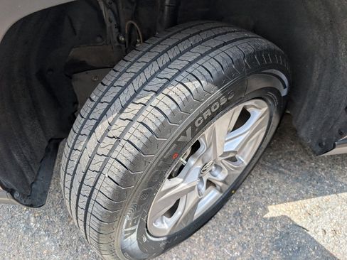 Used 2024 Toyota RAV4 XLE image 21