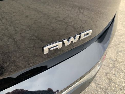 Used 2024 GMC Terrain SLT w/ Infotainment Package II image 10