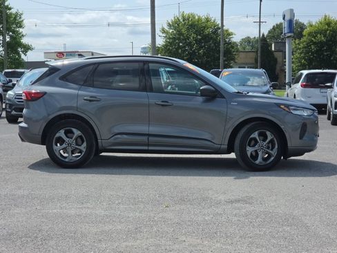 Used 2023 Ford Escape ST-Line w/ Tech Pack #1 AWD/4WD image 8