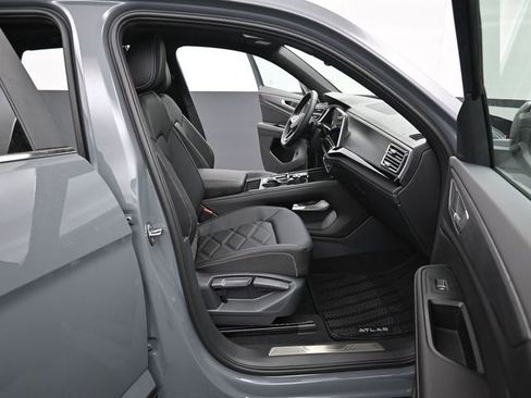 New 2026 Volkswagen Atlas Cross Sport SE AWD/4WD image 14