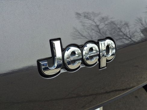 Certified 2023 Jeep Grand Cherokee L Limited image 32