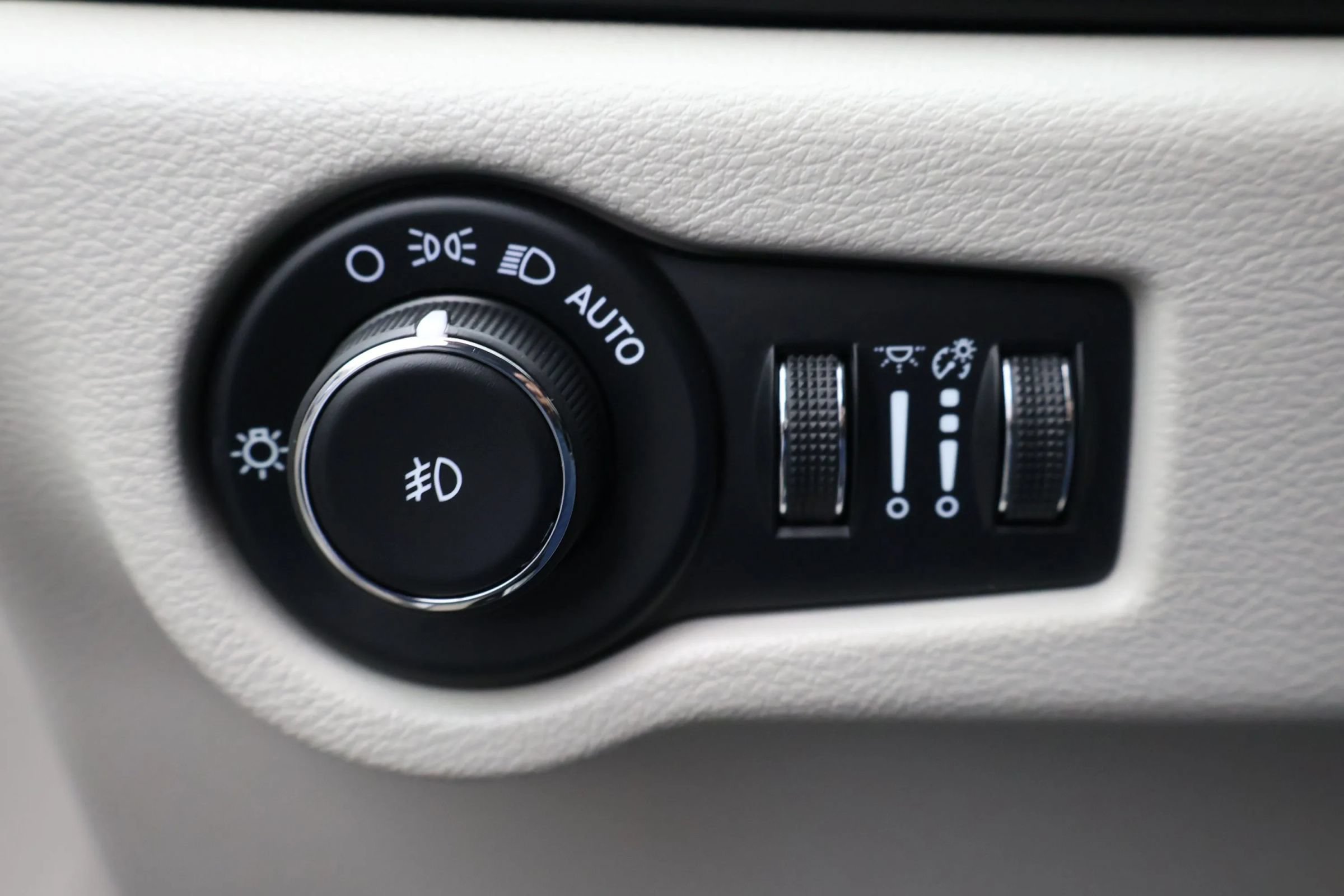 Used 2024 Chrysler Pacifica Touring-L FWD image 22