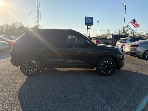 Used 2021 Chevrolet TrailBlazer LT w/ Convenience Package image 5
