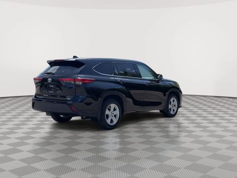 Used 2021 Toyota Highlander L AWD/4WD image 8