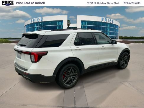 Used 2025 Ford Explorer ST-Line w/ Premium Package image 5