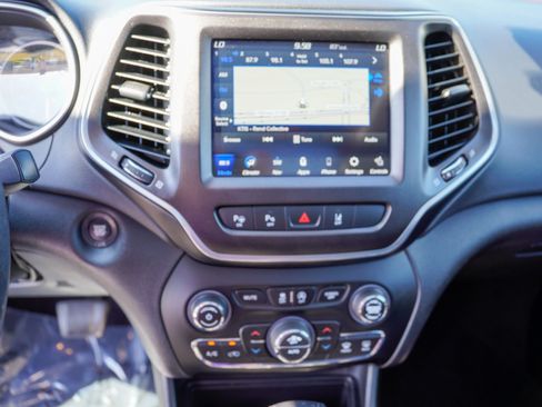 Used 2019 Jeep Cherokee Trailhawk AWD/4WD image 14
