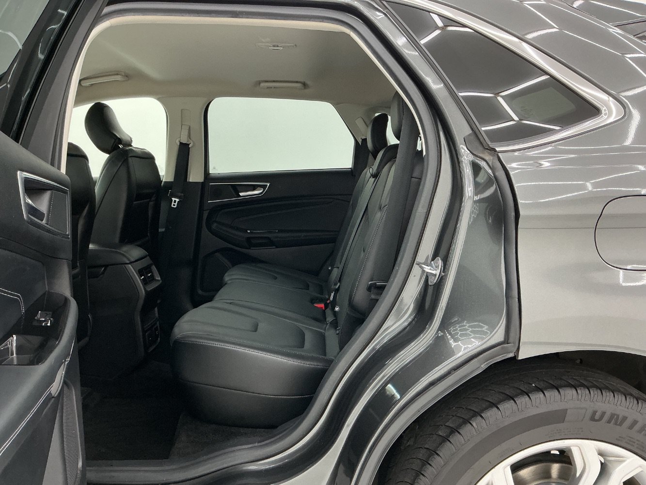 Used 2018 Ford Edge Titanium w/ Technology Package FWD image 20