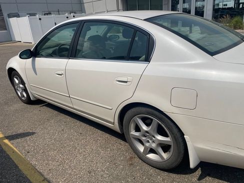 Used 2003 Nissan Altima 3.5 SE FWD image 6