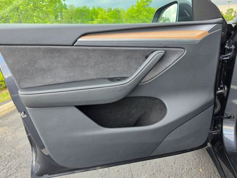 Used 2025 Tesla Model Y Long Range AWD/4WD image 17