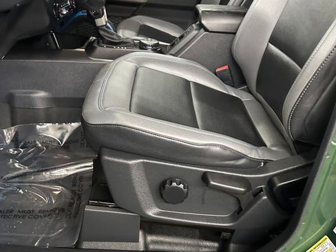 Used 2022 Ford Bronco Black Diamond image 13