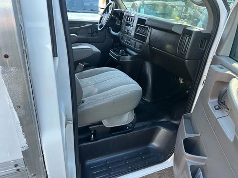 Used 2015 Chevrolet Express 3500 image 27