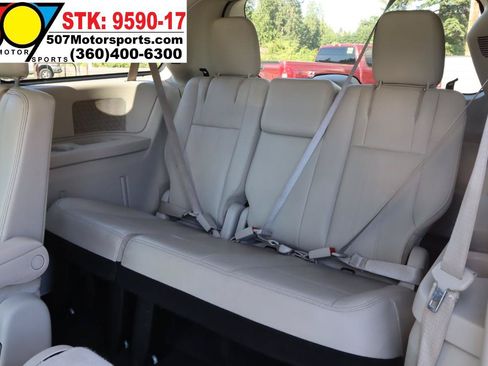 Used 2013 Chrysler Town & Country Touring FWD image 15