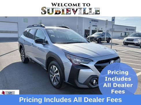 Used 2025 Subaru Outback Premium AWD/4WD image 1