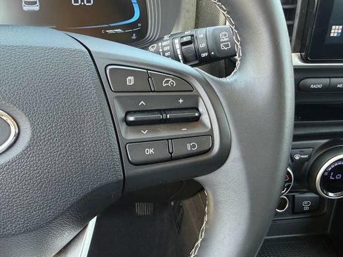 Used 2025 Hyundai Venue SEL FWD image 16