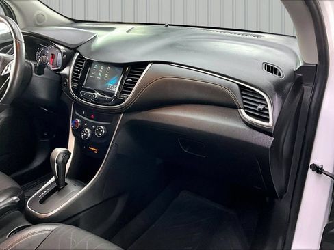 Used 2017 Chevrolet Trax LT w/ LT Convenience Package AWD/4WD image 27