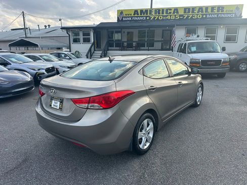 Used 2013 Hyundai Elantra GLS w/ Preferred Pkg image 8