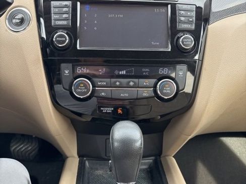Used 2016 Nissan Rogue SL image 9