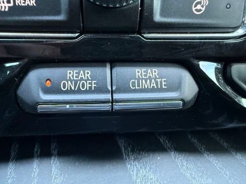 Used 2024 GMC Yukon XL Denali w/ Denali Reserve Package AWD/4WD image 27