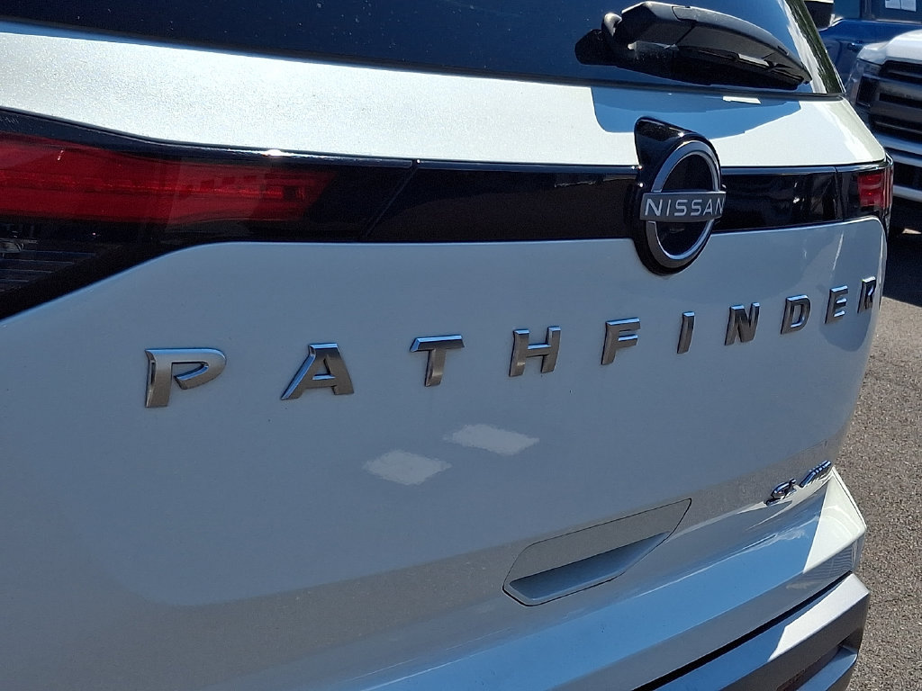 Used 2023 Nissan Pathfinder SL AWD/4WD image 32